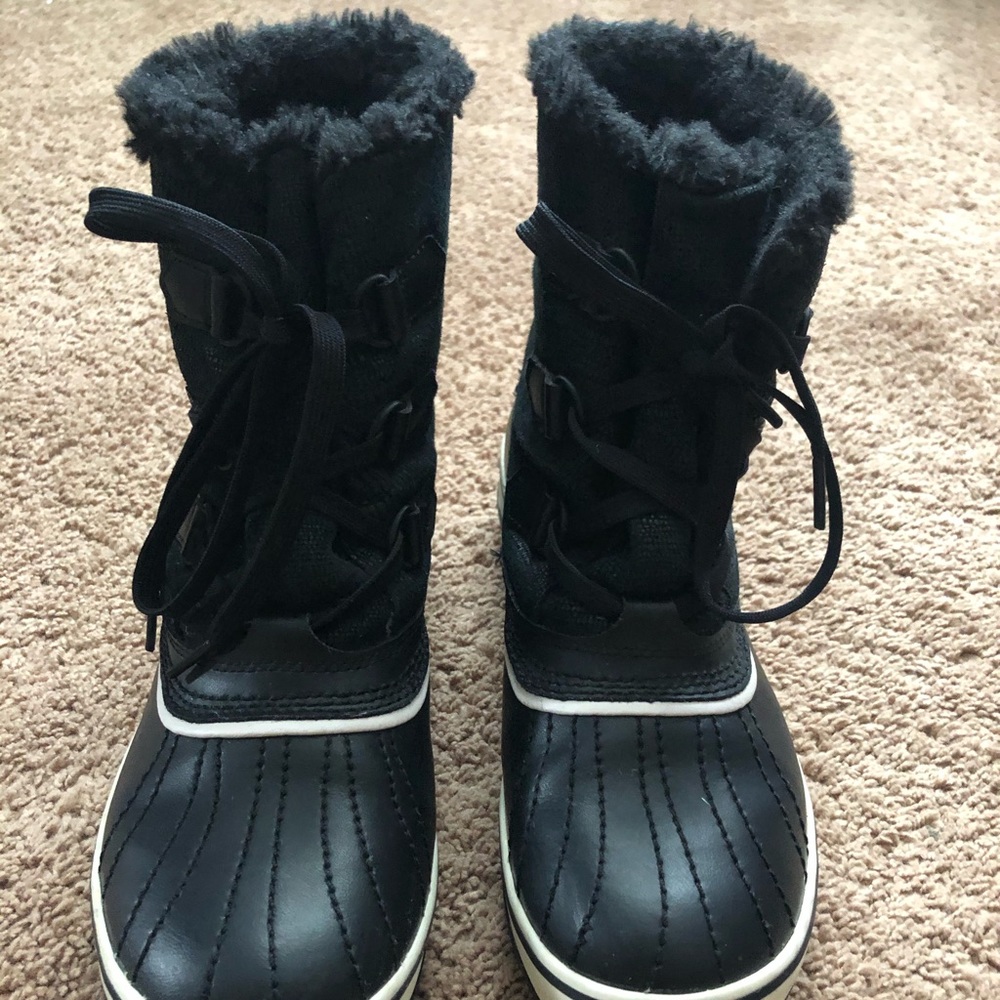 Sorel black & white boots. Size 9